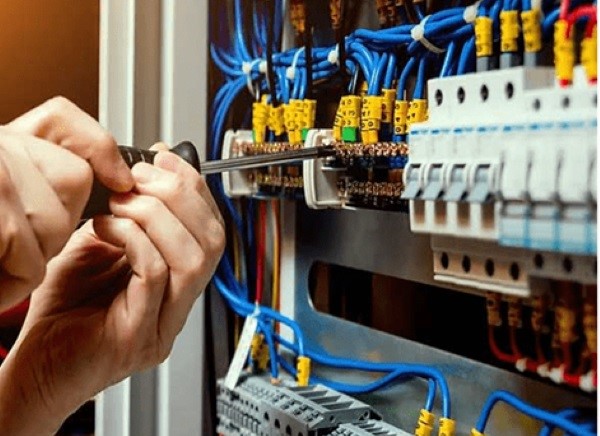 Lắp đặt hệ thống điện nổi, đi âm sàn/ tường đảm bảo an toàn