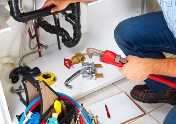 Thay thế thiết bị vòi rửa, đường ống, thiết bị vệ sinh hư cũ